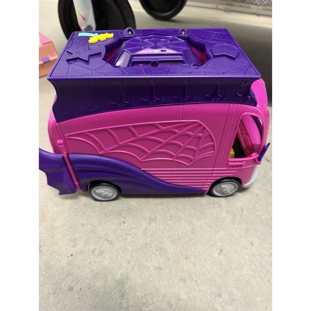 Disney Vampirina Scare B&B Transforming Bus RV Playset Just Play